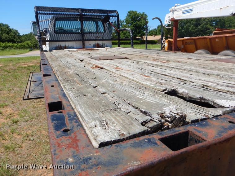 image for item EI9207 1991 Ford F800 flatbed truck with crane