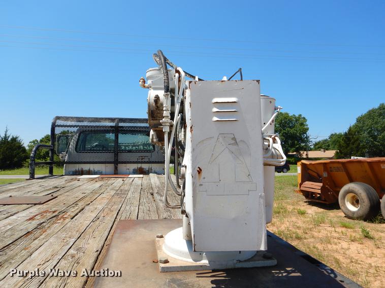 image for item EI9207 1991 Ford F800 flatbed truck with crane