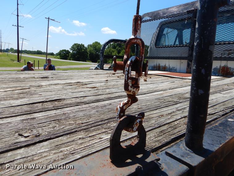 image for item EI9207 1991 Ford F800 flatbed truck with crane