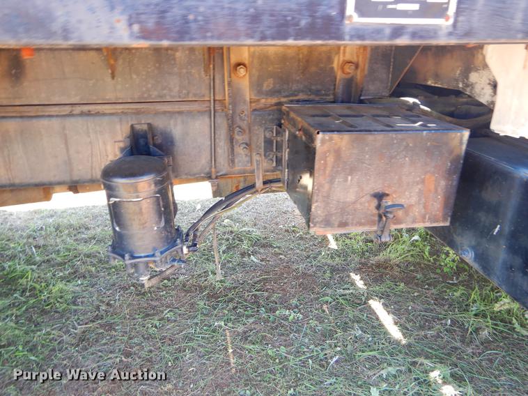 image for item EI9207 1991 Ford F800 flatbed truck with crane