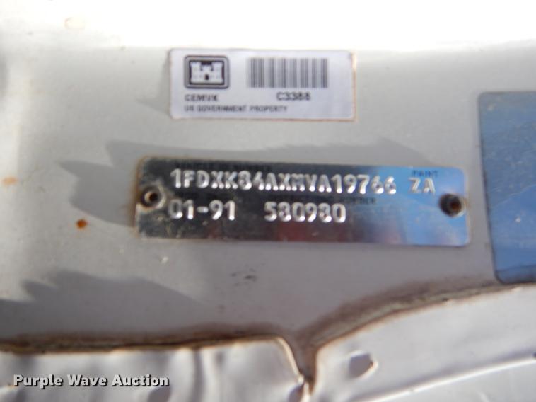 image for item EI9207 1991 Ford F800 flatbed truck with crane