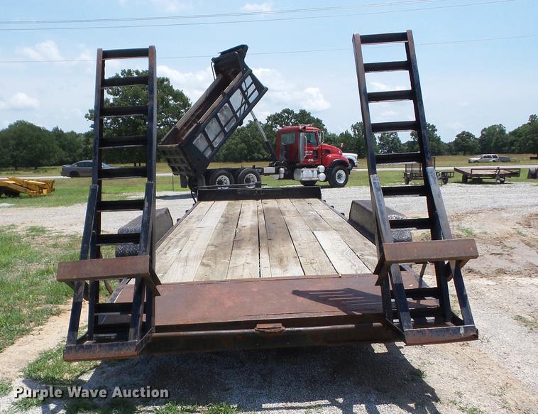 image for item EI9823 2000 Lonestar utility trailer