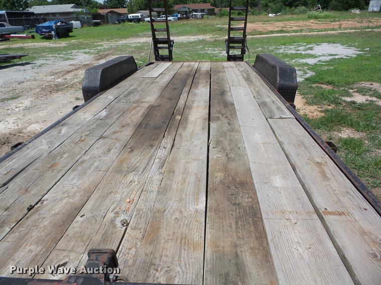 image for item EI9823 2000 Lonestar utility trailer