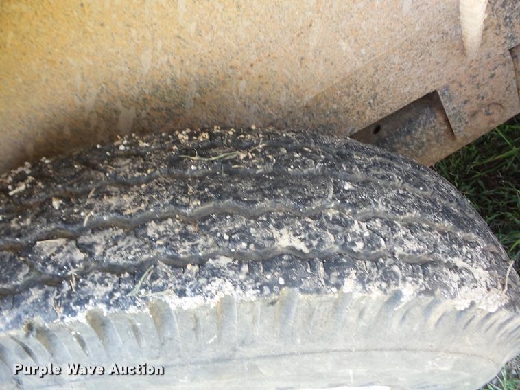 image for item EI9823 2000 Lonestar utility trailer