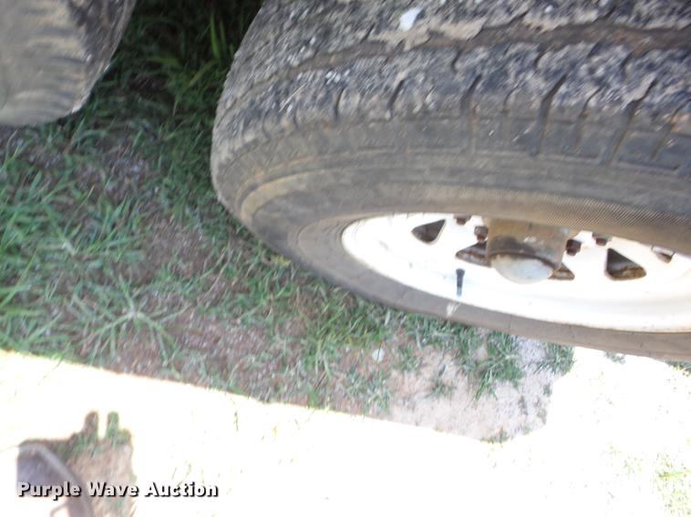 image for item EI9823 2000 Lonestar utility trailer