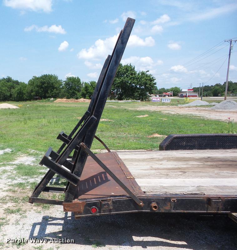 image for item EI9823 2000 Lonestar utility trailer