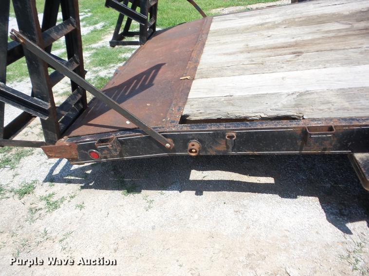 image for item EI9823 2000 Lonestar utility trailer