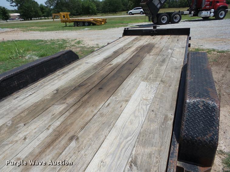 image for item EI9823 2000 Lonestar utility trailer