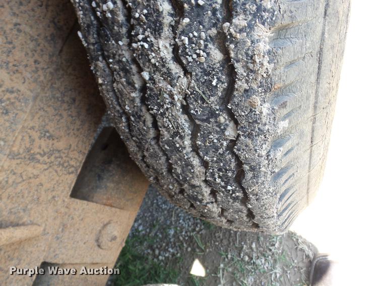 image for item EI9823 2000 Lonestar utility trailer