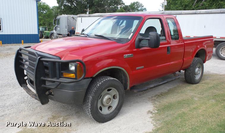 image for item EI9828 2006 Ford F350 pickup truck