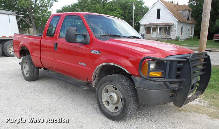 image for item EI9828 2006 Ford F350 pickup truck