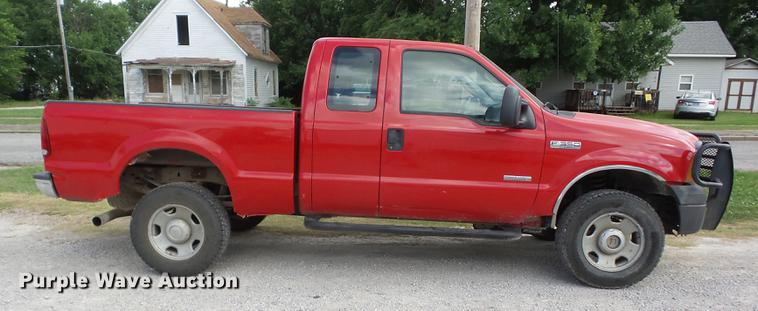 image for item EI9828 2006 Ford F350 pickup truck