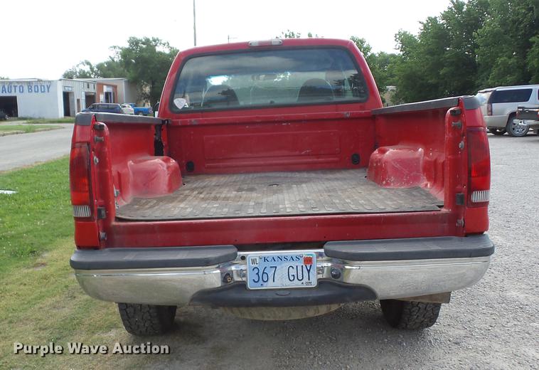 image for item EI9828 2006 Ford F350 pickup truck