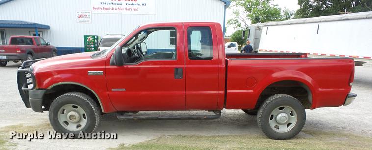 image for item EI9828 2006 Ford F350 pickup truck