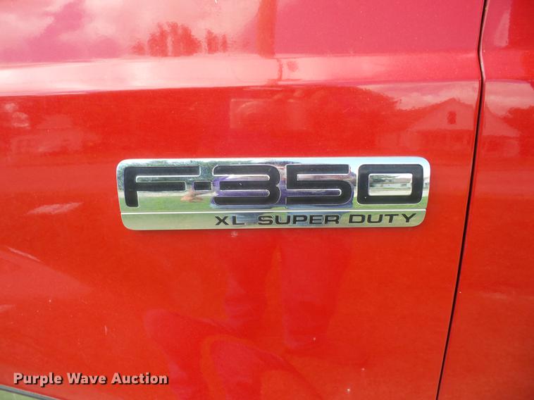 image for item EI9828 2006 Ford F350 pickup truck