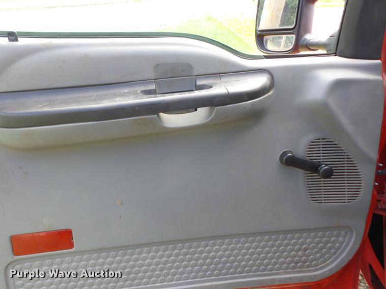 image for item EI9828 2006 Ford F350 pickup truck