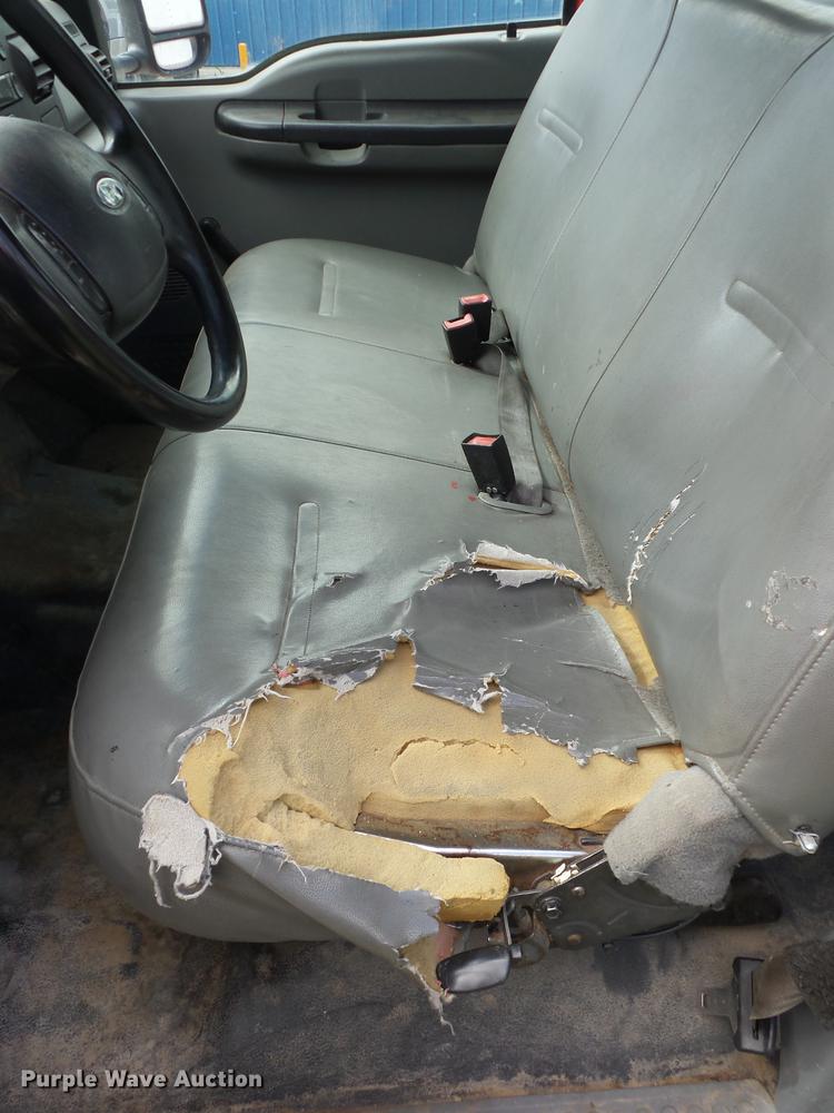 image for item EI9828 2006 Ford F350 pickup truck