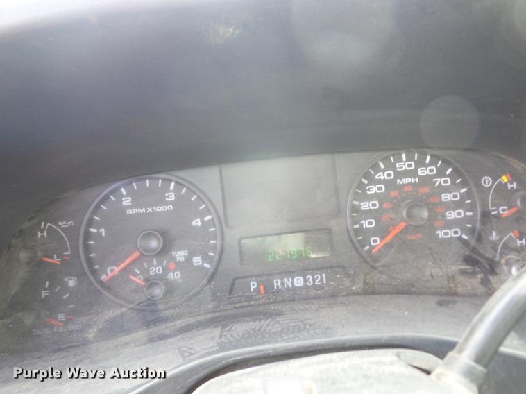 image for item EI9828 2006 Ford F350 pickup truck