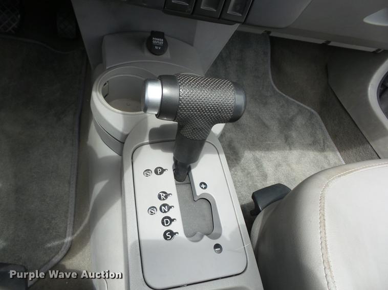 image for item EI9829 2004 Volkswagen New Beetle convertible