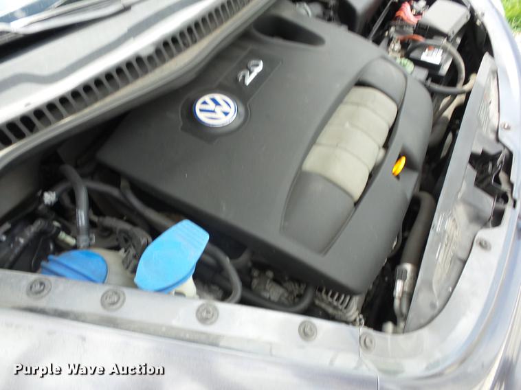 image for item EI9829 2004 Volkswagen New Beetle convertible