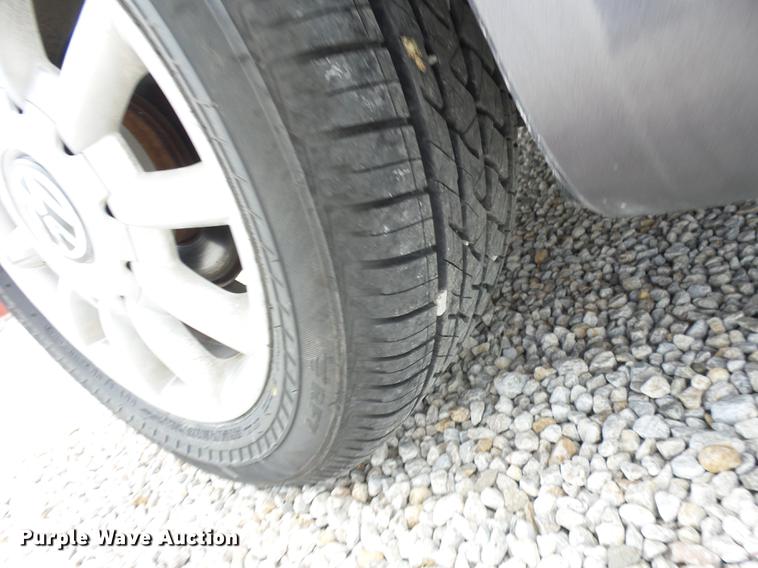 image for item EI9829 2004 Volkswagen New Beetle convertible