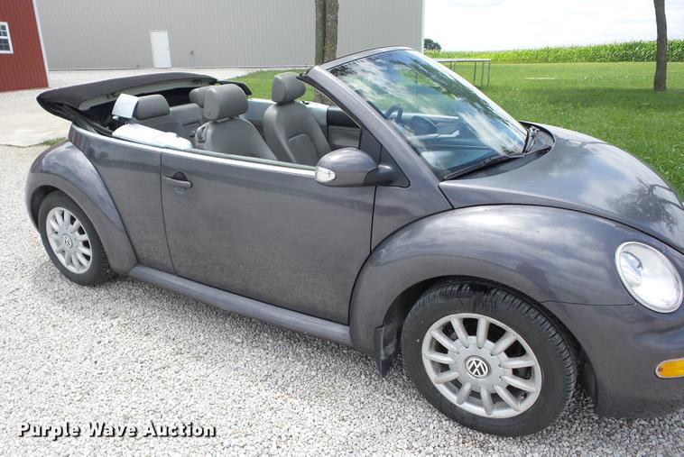 image for item EI9829 2004 Volkswagen New Beetle convertible