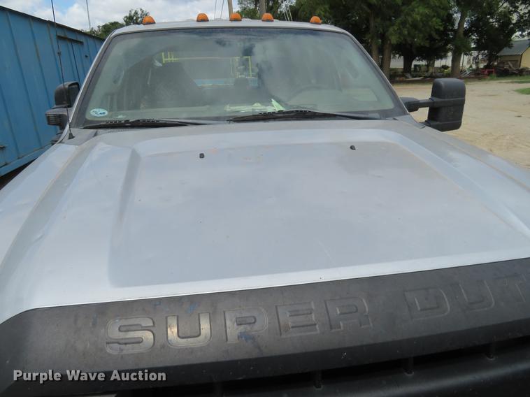 image for item EJ9641 2011 Ford F350 Super Duty Crew Cab pickup truck