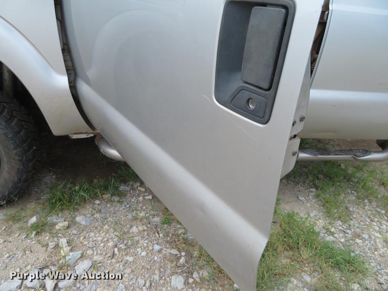 image for item EJ9641 2011 Ford F350 Super Duty Crew Cab pickup truck