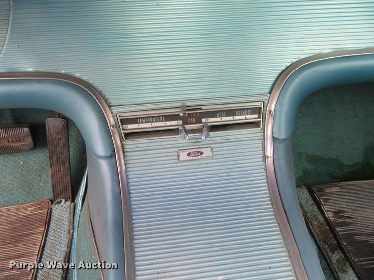 image for item EJ9693 1962 Ford Thunderbird