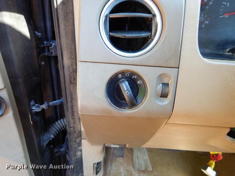 image for item EK9544 2005 Ford F150 XLT SuperCab pickup truck