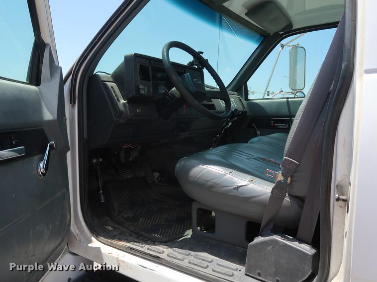 image for item EP9428 1999 Chevrolet C6500 box truck