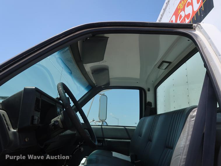 image for item EP9428 1999 Chevrolet C6500 box truck
