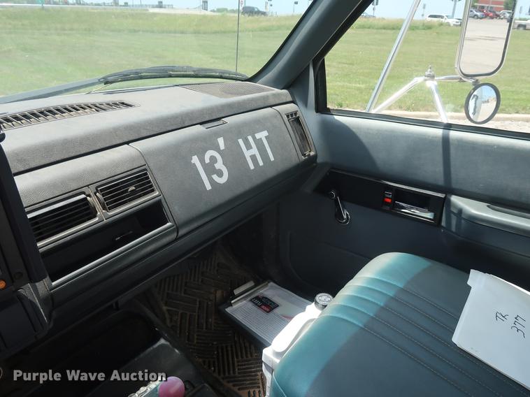 image for item EP9428 1999 Chevrolet C6500 box truck