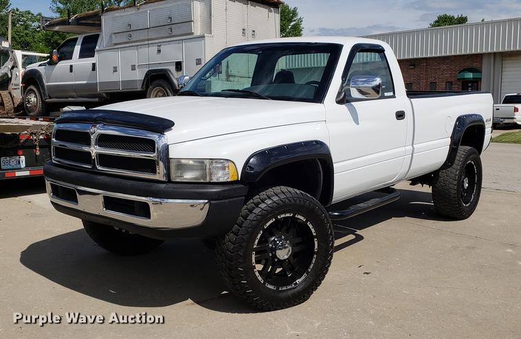 image for item EP9440 2001 Dodge Ram 2500 pickup truck