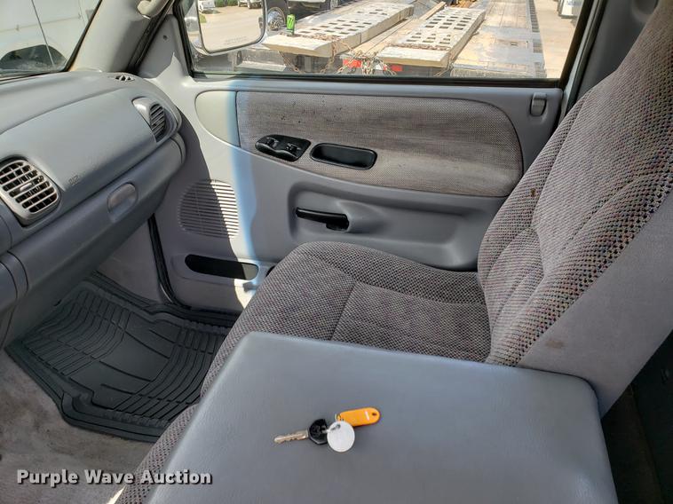 image for item EP9440 2001 Dodge Ram 2500 pickup truck