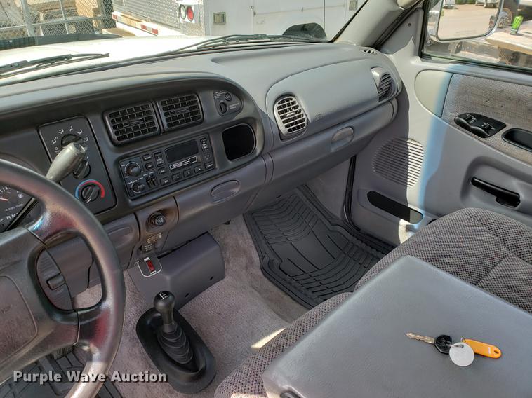 image for item EP9440 2001 Dodge Ram 2500 pickup truck