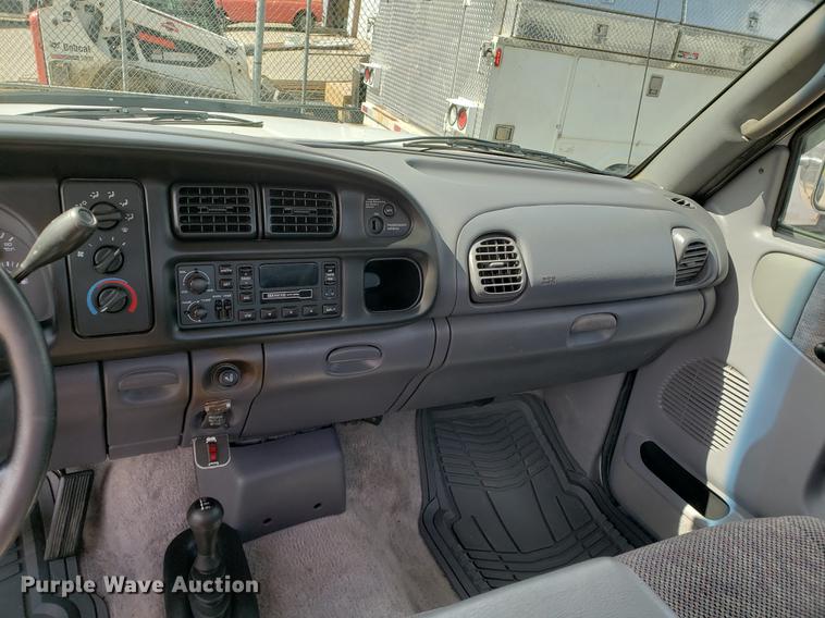 image for item EP9440 2001 Dodge Ram 2500 pickup truck