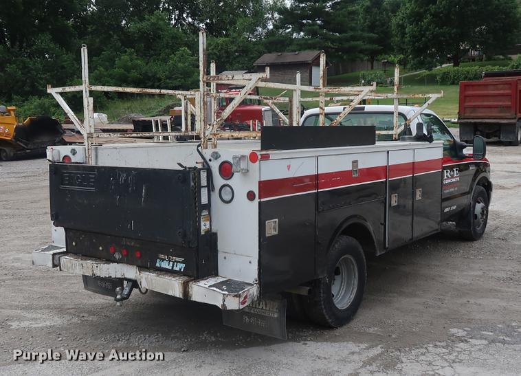 image for item EP9465 2007 Ford F350 Super Duty utility bed pickup truck