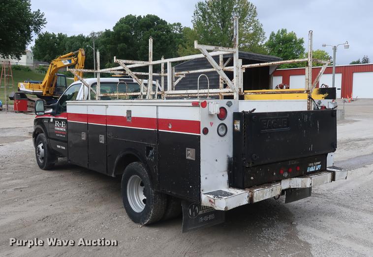 image for item EP9465 2007 Ford F350 Super Duty utility bed pickup truck