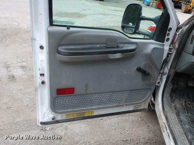 image for item EP9465 2007 Ford F350 Super Duty utility bed pickup truck