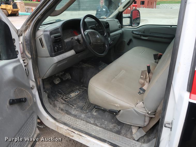image for item EP9465 2007 Ford F350 Super Duty utility bed pickup truck