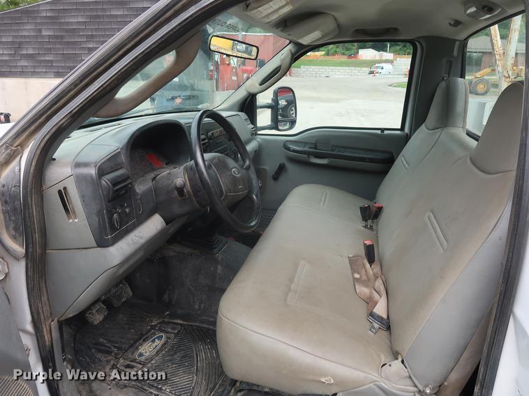 image for item EP9465 2007 Ford F350 Super Duty utility bed pickup truck