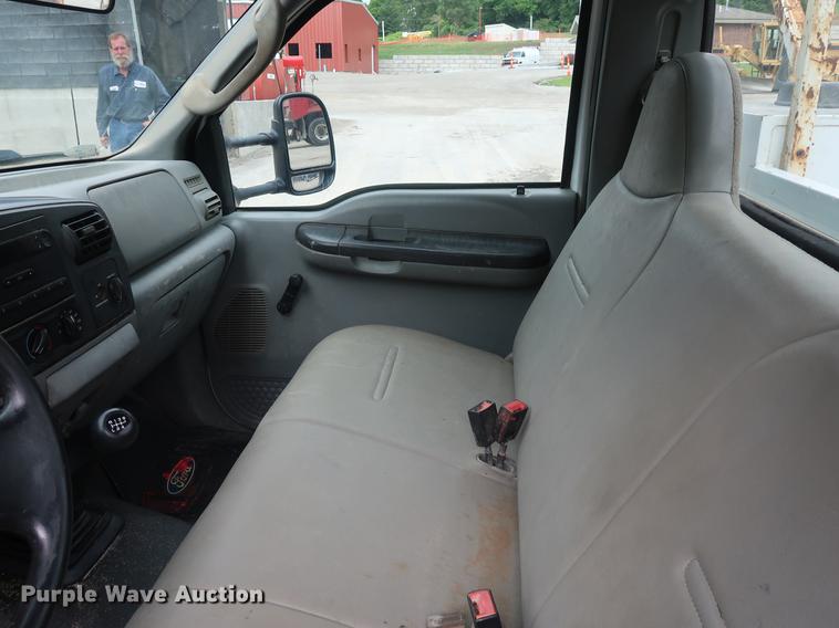 image for item EP9465 2007 Ford F350 Super Duty utility bed pickup truck
