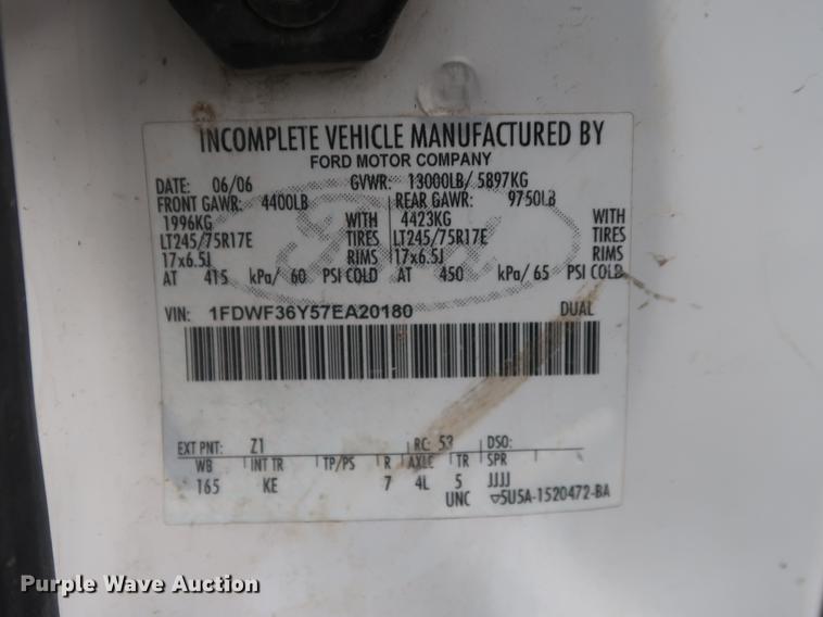 image for item EP9465 2007 Ford F350 Super Duty utility bed pickup truck