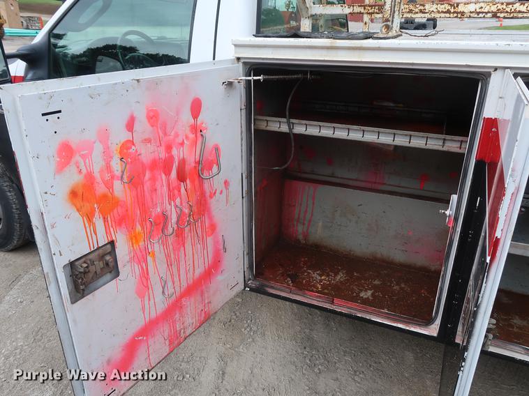 image for item EP9465 2007 Ford F350 Super Duty utility bed pickup truck