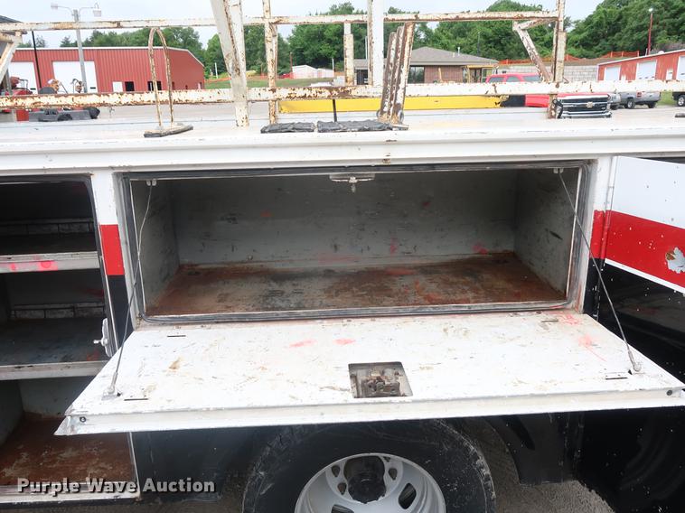 image for item EP9465 2007 Ford F350 Super Duty utility bed pickup truck