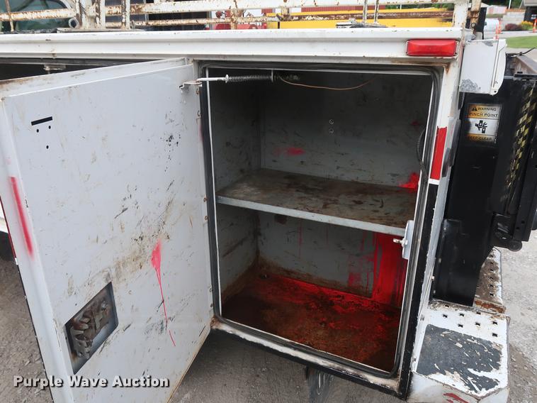 image for item EP9465 2007 Ford F350 Super Duty utility bed pickup truck