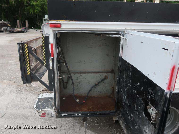 image for item EP9465 2007 Ford F350 Super Duty utility bed pickup truck