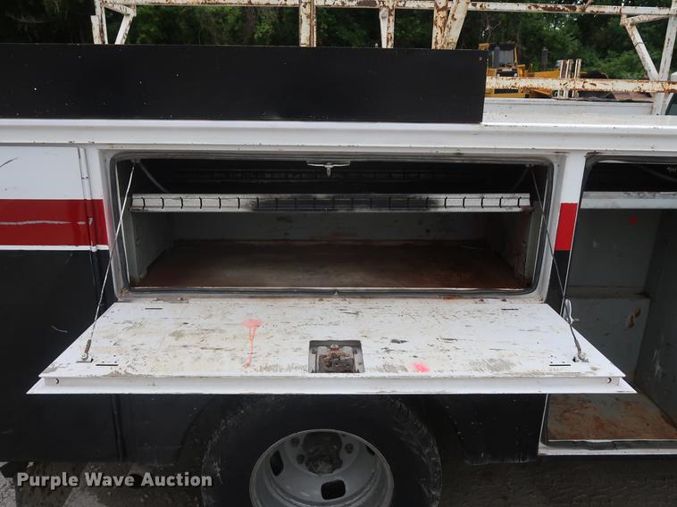 image for item EP9465 2007 Ford F350 Super Duty utility bed pickup truck