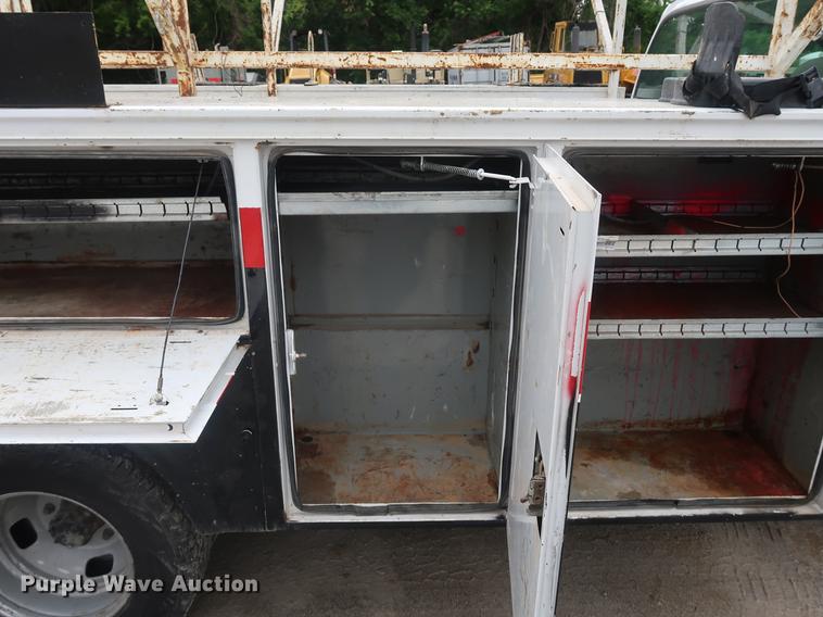 image for item EP9465 2007 Ford F350 Super Duty utility bed pickup truck